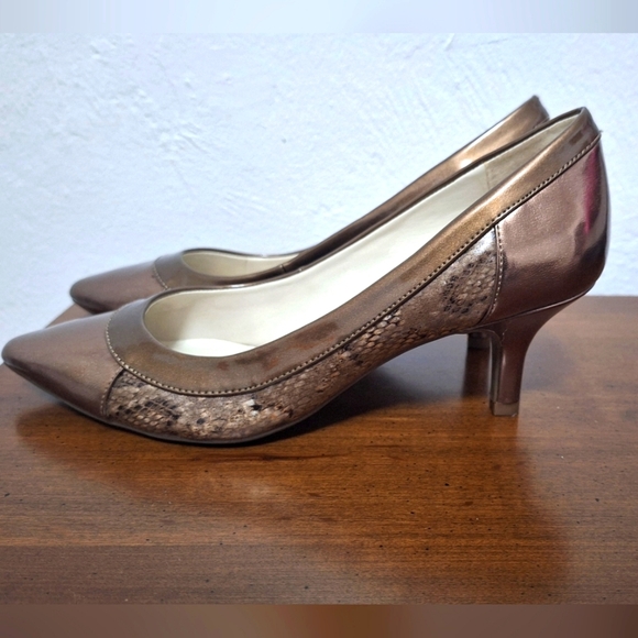 Ann Klein synthetic heels in metallic taupe Womens Shoes Size 7M - Picture 2 of 8